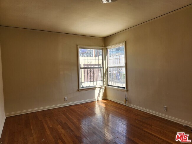 Building Photo - 3326 5th St