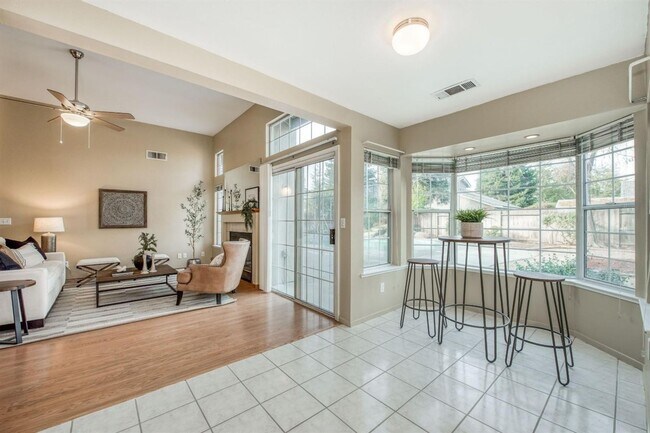Building Photo - Spacious 5 Bedroom Clovis Home
