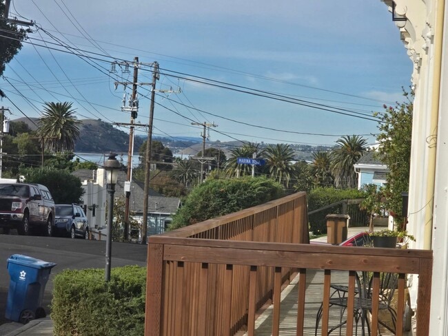 Building Photo - Beautifully Remodeled 2nd Floor Unit near downtown Martinez...