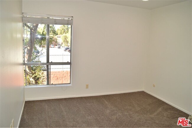 Building Photo - 6050 Canterbury Dr