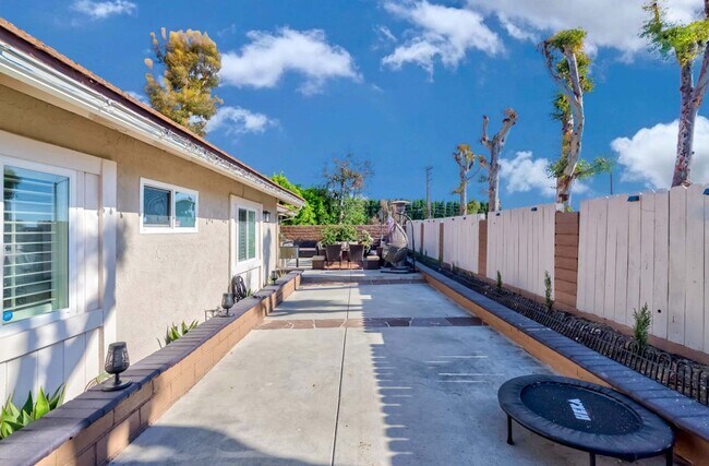 Building Photo - Walnut Dream Home; Updated Inside and Out,...