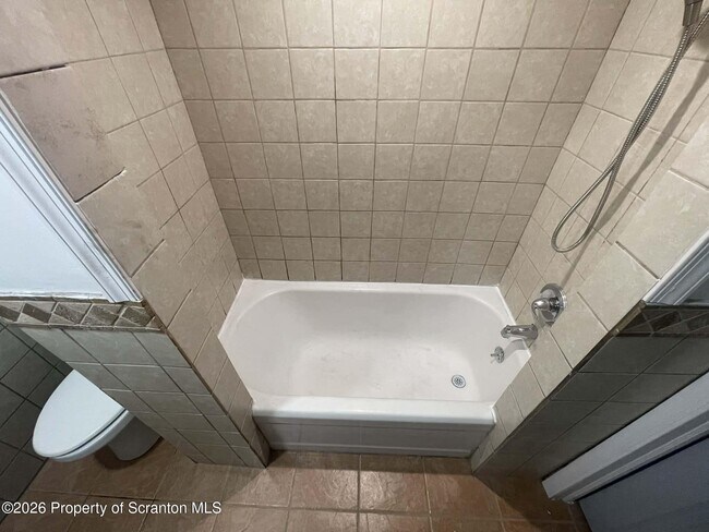 Building Photo - 76 Brook St