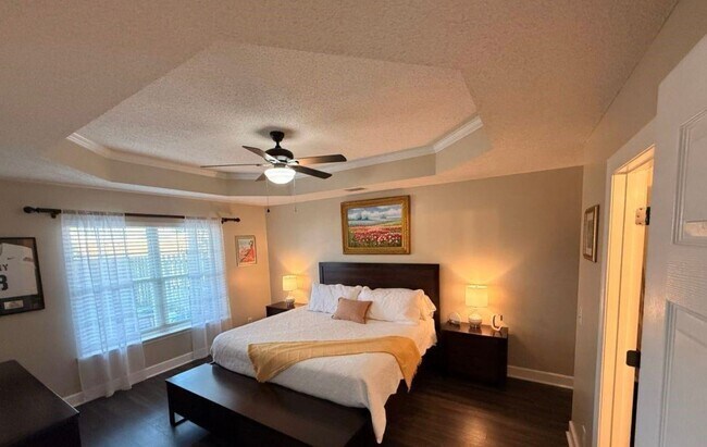 Building Photo - 3 Bed 2.5 Bath Single-Family Home