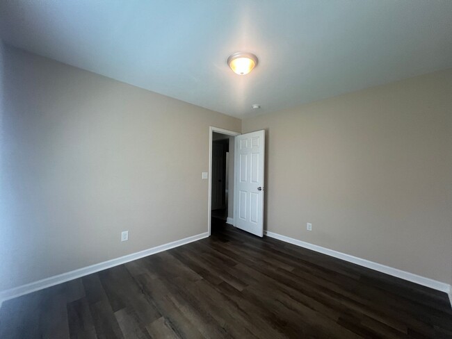 Building Photo - MOVE-IN SPECIAL! $200 off 1st full month's...