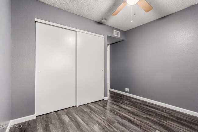 Building Photo - 286 W Palomino Dr