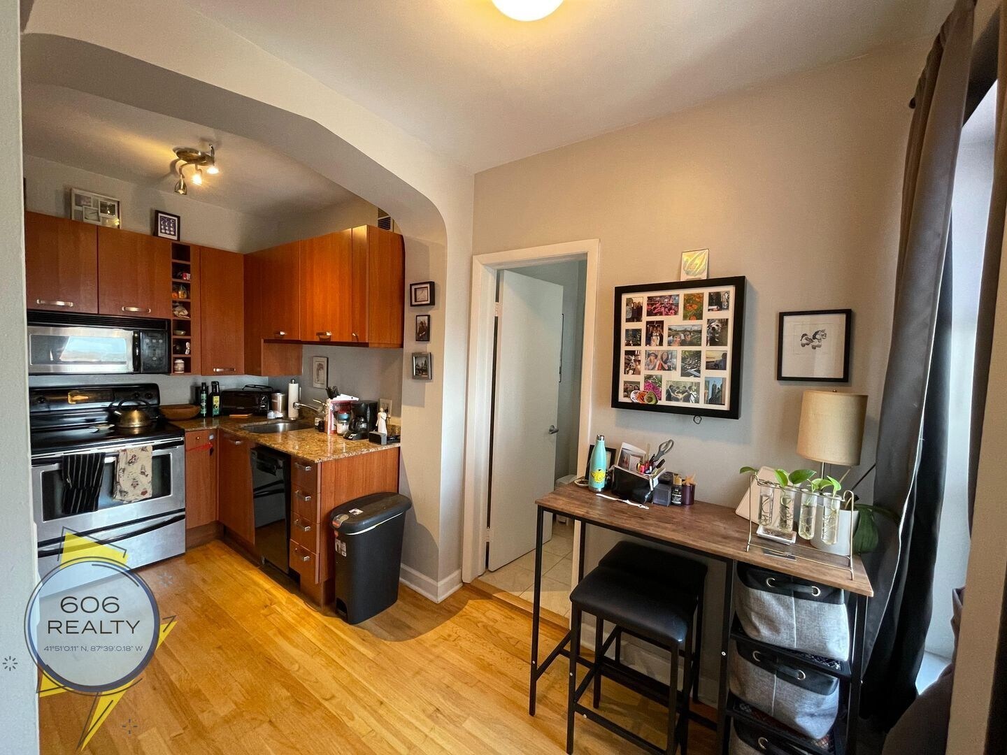 Building Photo - 734 W Bittersweet Pl