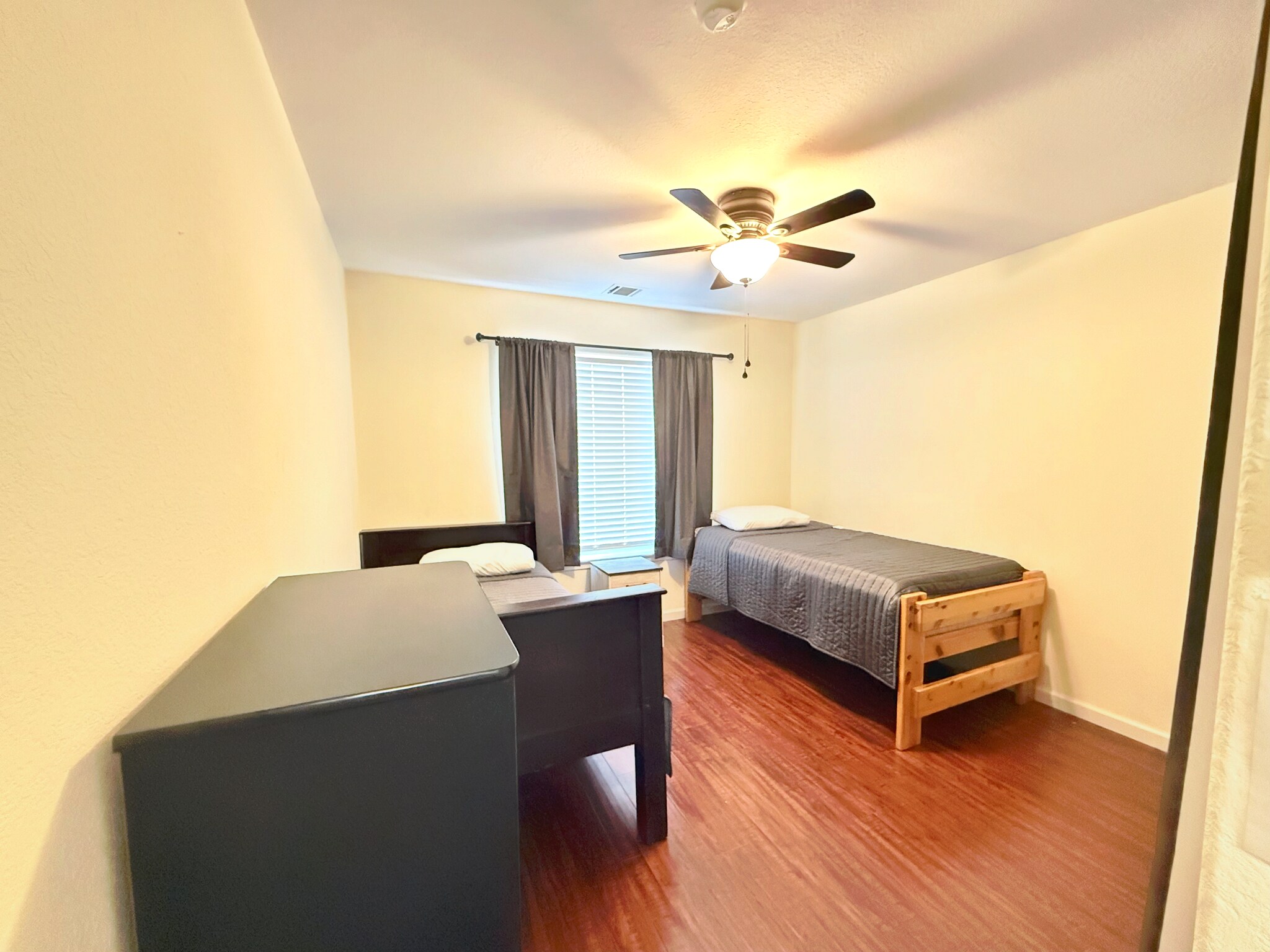 Building Photo - 7653 Phelan Rd