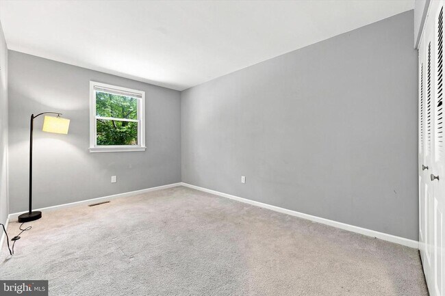 Building Photo - 106 Woodside Cir