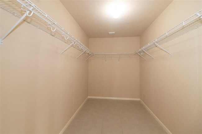 Building Photo - 2202 Crossmill Ln