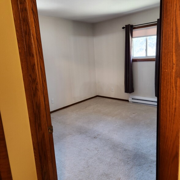 Bed room 2 - 524 Marshal Ct