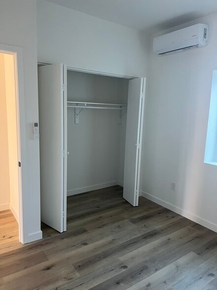 Building Photo - 304 S Inglewood Ave