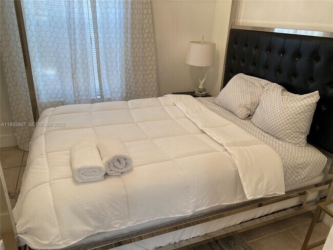 Building Photo - 5504 NW 3rd Ave