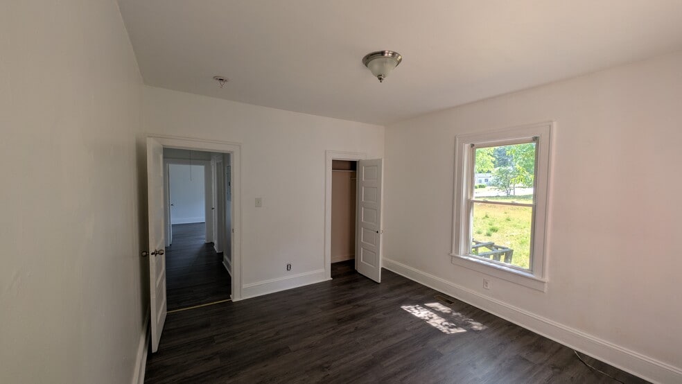 BR2 - 402 E Mulberry St
