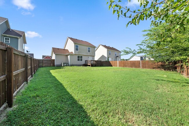 Building Photo - Large, Nice home close to Fort Campbell and Shopping