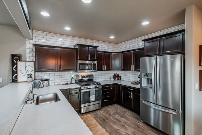 Building Photo - Beautiful 3 Bedroom on Large Corner Lot!