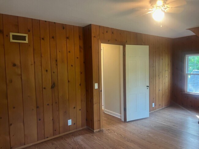 Building Photo - 645 Hi View Ct