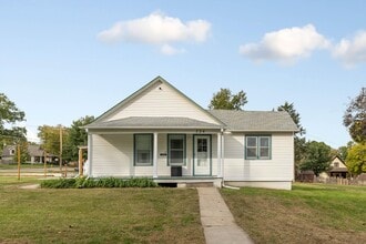 Building Photo - Home For Rent Papillion
