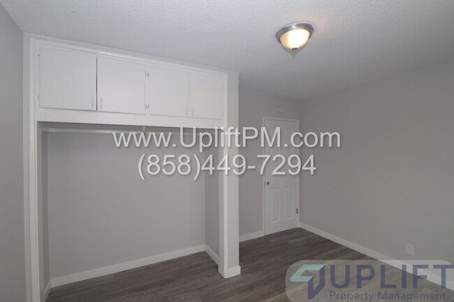 Building Photo - 4833 Castle Ave