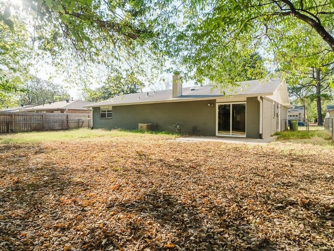 Building Photo - 1319 W Forest Dr