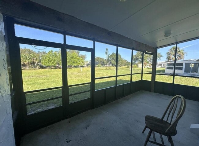 Building Photo - 5439 Kenwood Dr