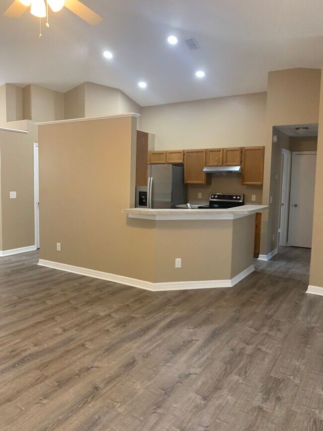 Building Photo - 3/2 with bonus/office in Twin Rivers- Oviedo