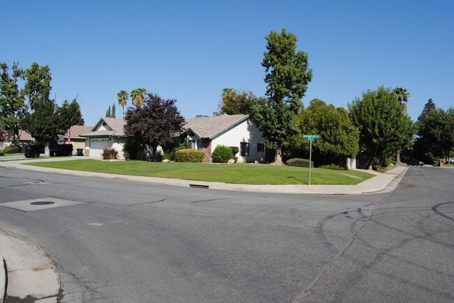 Building Photo - 9400 Huntsman Oak Ct