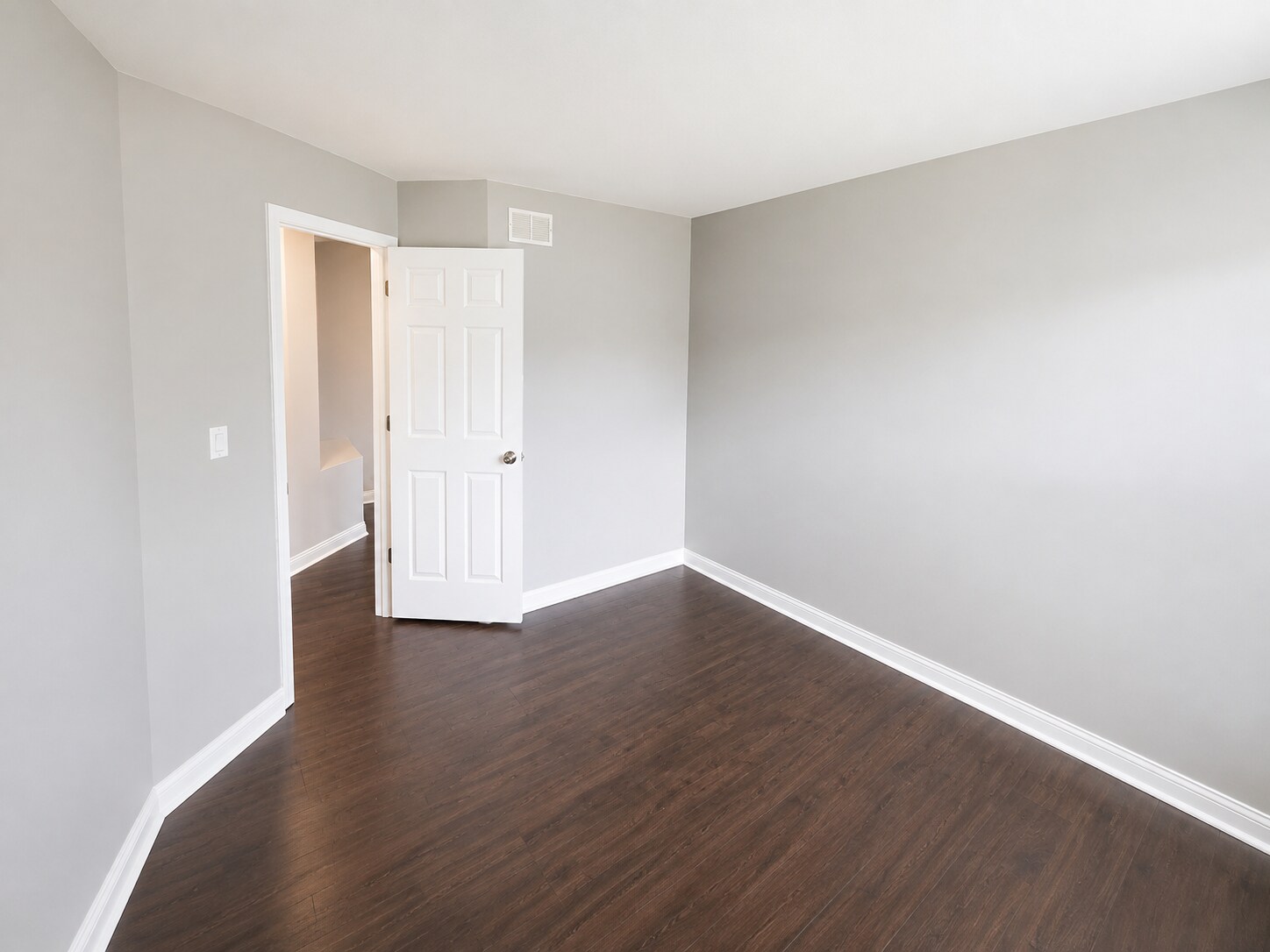 Building Photo - 1561 E Chivalry Ct