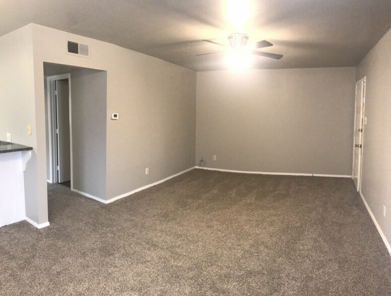 Living Room - Linda Lane Apartments