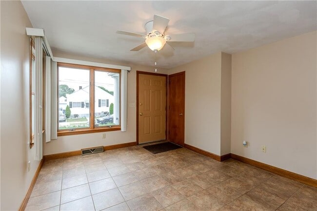 Building Photo - 53 Hazael St