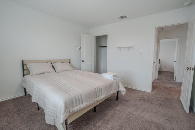 Building Photo - 402 Filibusters Trail