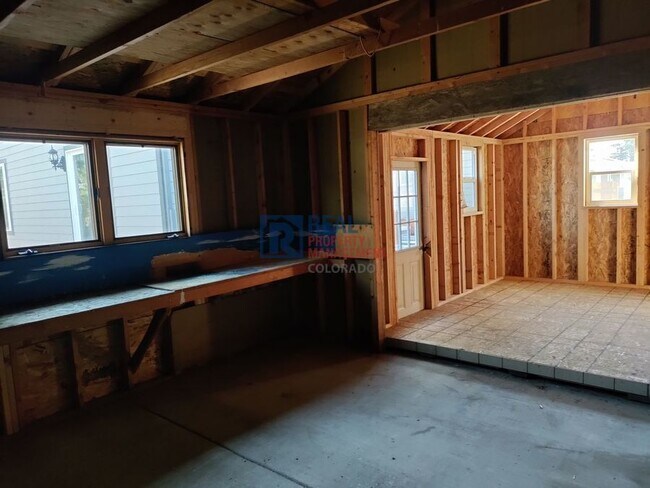 Building Photo - 502 Mallard Dr