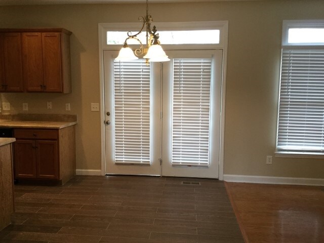 Building Photo - 905 Wonderland Pass