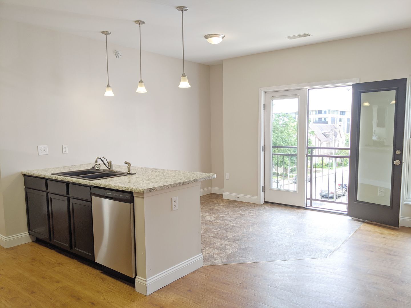 Building Photo - Sixth &amp; Washington