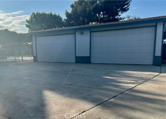 Building Photo - 8541 Orangewood Ave