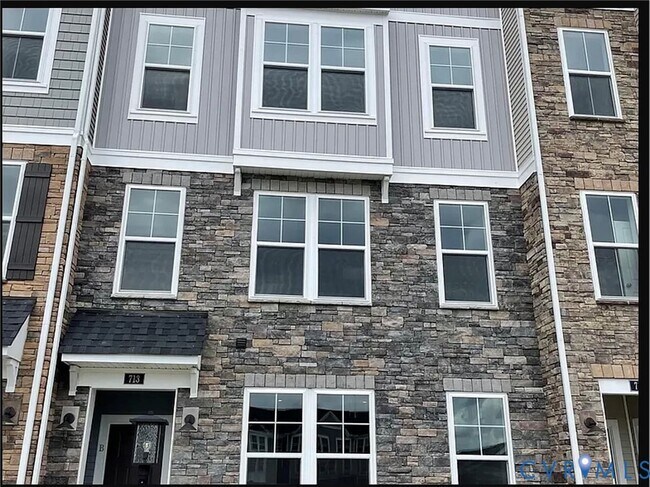 Building Photo - 713 McCormick Farm Dr