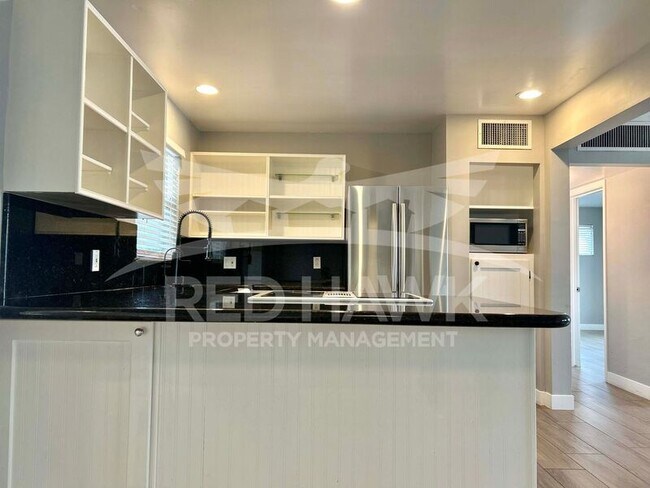 Building Photo - 909 W 17th Pl