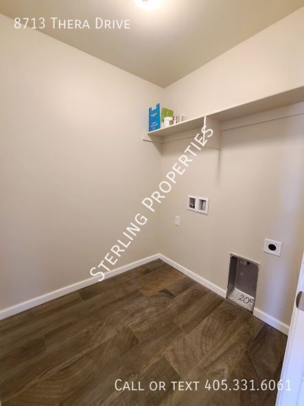 Building Photo - 8713 Thera Dr
