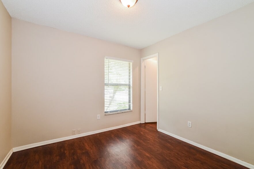 Building Photo - 321 Alba Ln