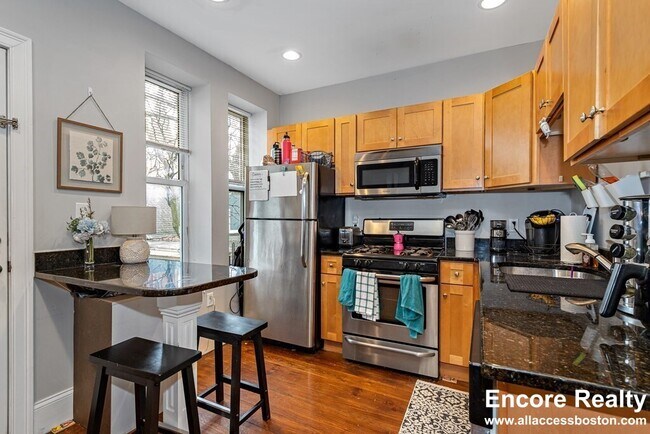 Building Photo - 16 Sewall St