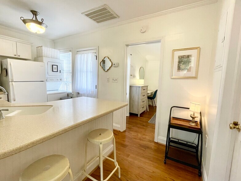 Kitchen, Refrigerator, Washer, Dryer - 215 W Taylor St