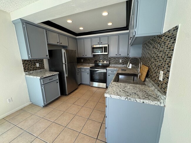 Building Photo - 2 Bedroom Townhouse in El Cajon