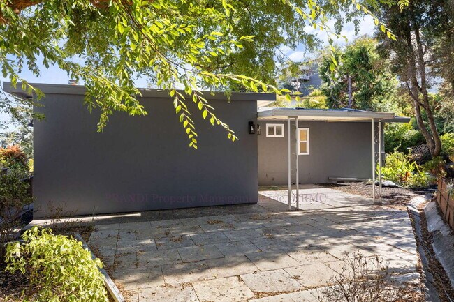 Building Photo - SPECIAL 2 WEEKS FREE RENT! Sun Valley Triplex, Fully Renovated with Attention to detail