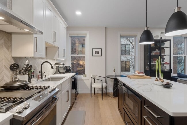 Building Photo - 202 Maverick St