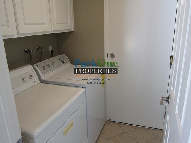 Building Photo - 4 Bedroom Livbermore Home Now Available!