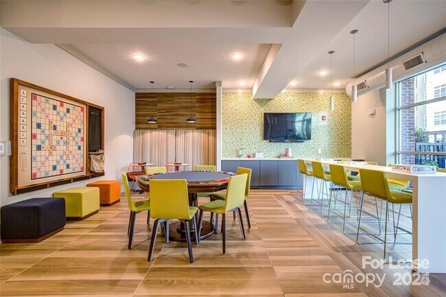 Building Photo - 905 Kenilworth Ave