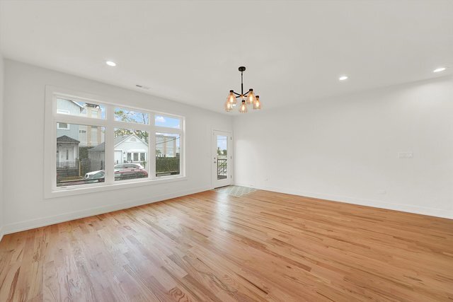 Building Photo - 554 W Cullerton St