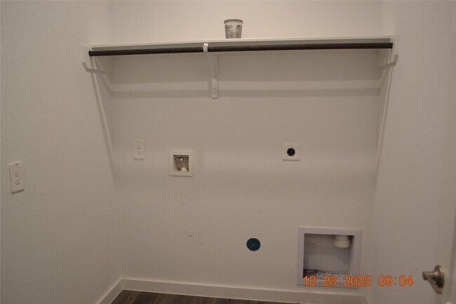 Building Photo - 1613 Sunbend Ln