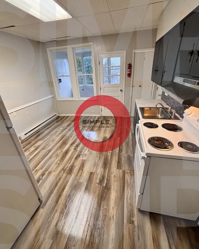 Building Photo - 170 Clymer St