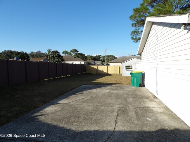 Building Photo - 6318 Hudson Rd