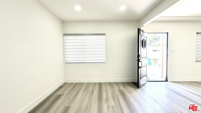 Building Photo - 11836 Rialto St